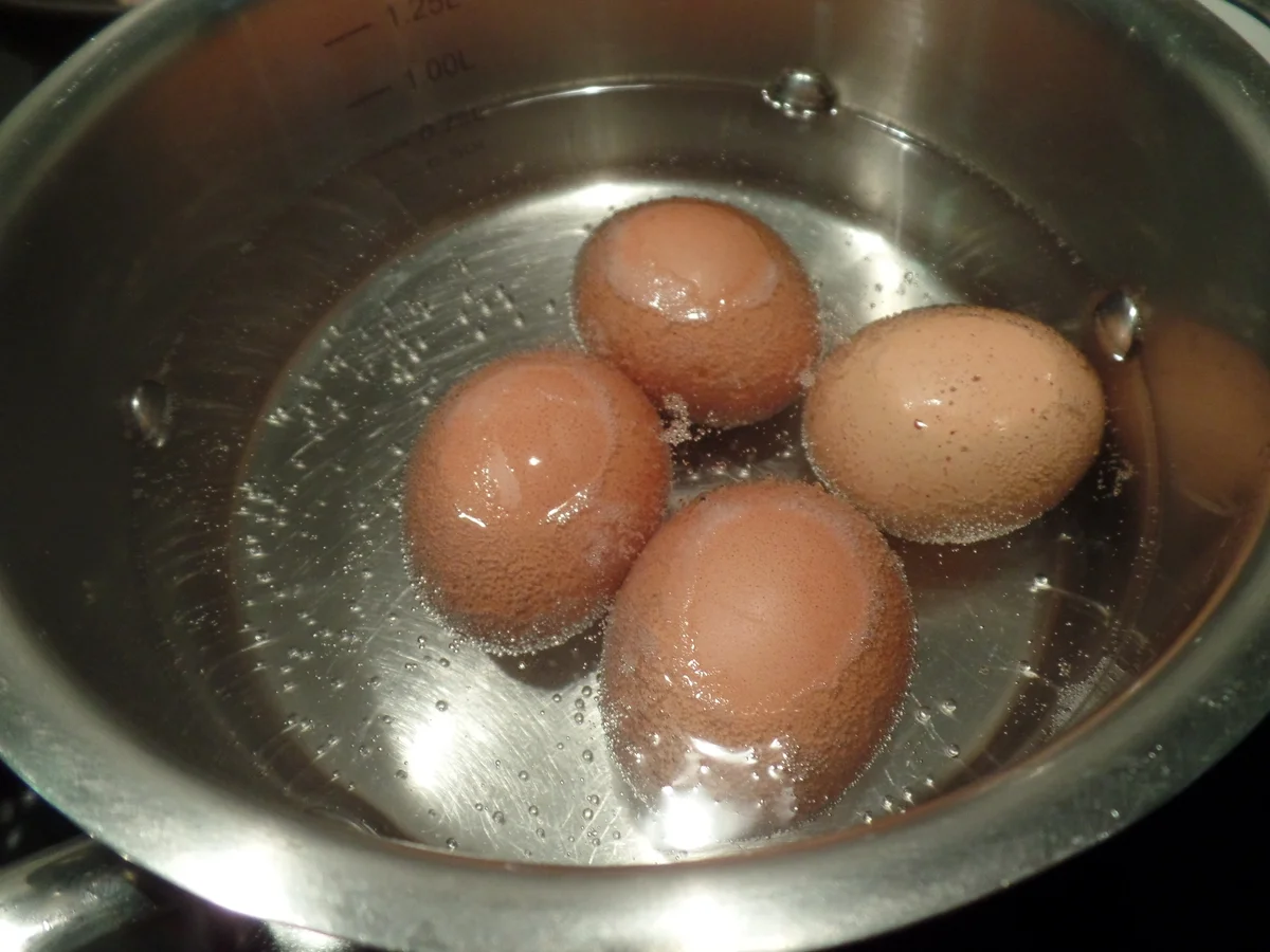 Rezept: Mandeleier auf Frühlingssalat Bild Nr. 2248 Mandeleier auf Frühlingssalat - Rezept - Bild Nr. 2248