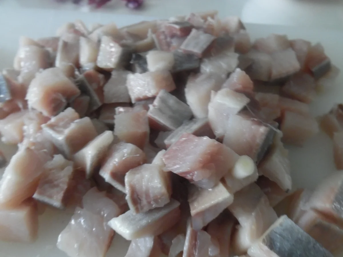 Matjes-Kartoffelsalat mit Spiegelei auf Rote Bete-Carpaccio - Rezept - Bild Nr. 2263