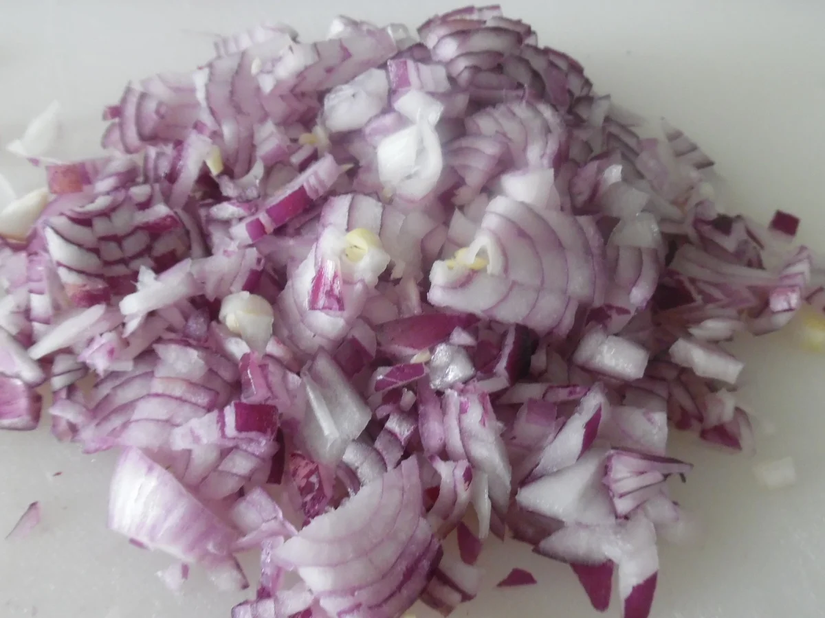 Matjes-Kartoffelsalat mit Spiegelei auf Rote Bete-Carpaccio - Rezept - Bild Nr. 2264