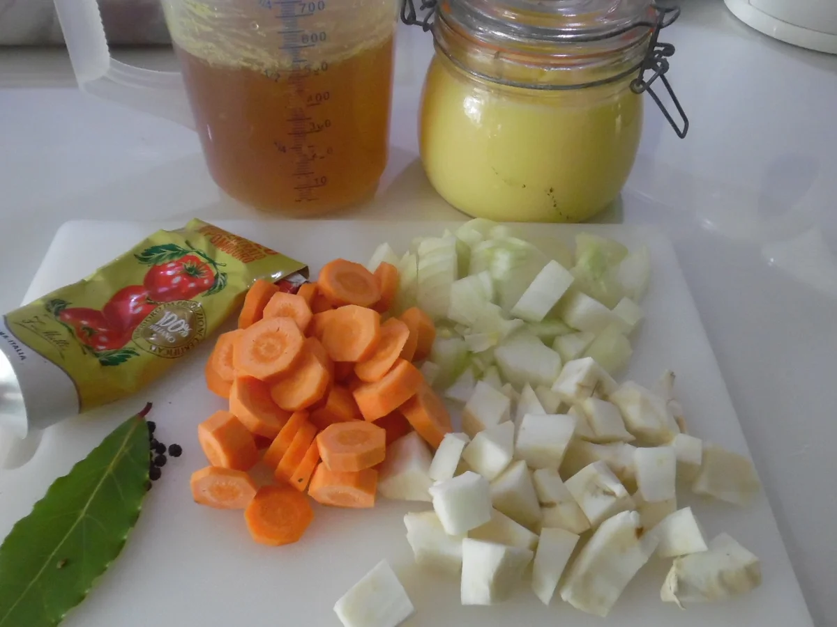 Puten-Oberkeule (gepökelt) aus dem Ofen, mit dunkler Soße - Rezept - Bild Nr. 5