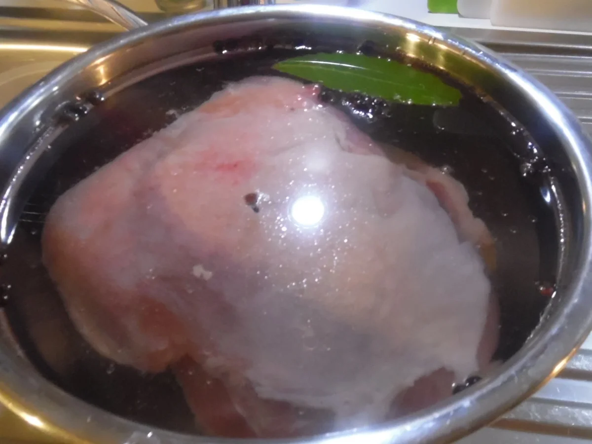 Puten-Oberkeule (gepökelt) aus dem Ofen, mit dunkler Soße - Rezept - Bild Nr. 2280