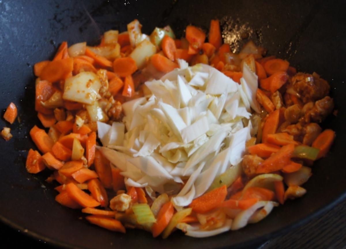 Curry-Möhren-Chinakohl-Suppe im Wok - Rezept - Bild Nr. 2298