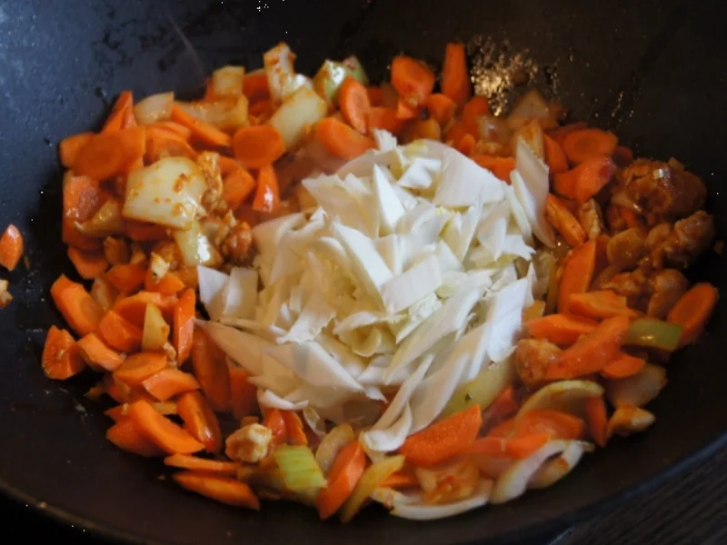 Curry-Möhren-Chinakohl-Suppe im Wok - Rezept - Bild Nr. 2298