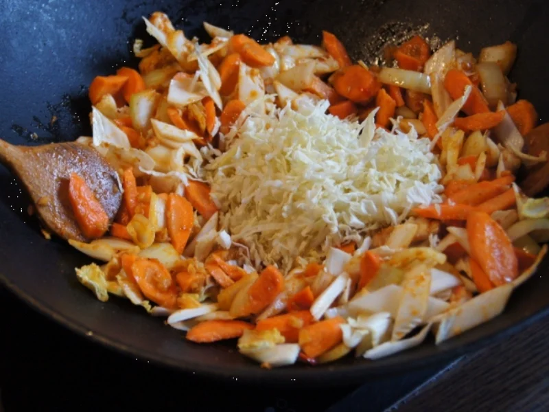 Curry-Möhren-Chinakohl-Suppe im Wok - Rezept - Bild Nr. 2300