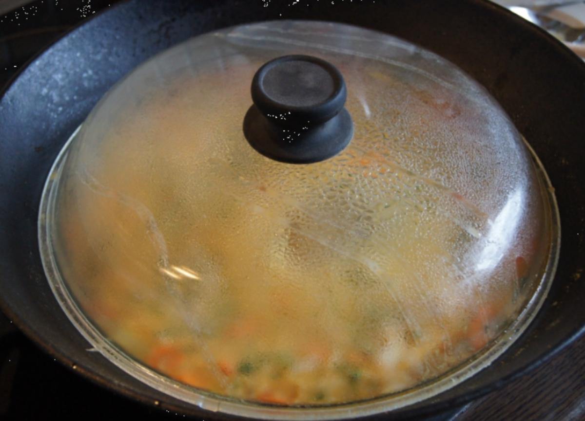 Curry-Möhren-Chinakohl-Suppe im Wok - Rezept - Bild Nr. 2303