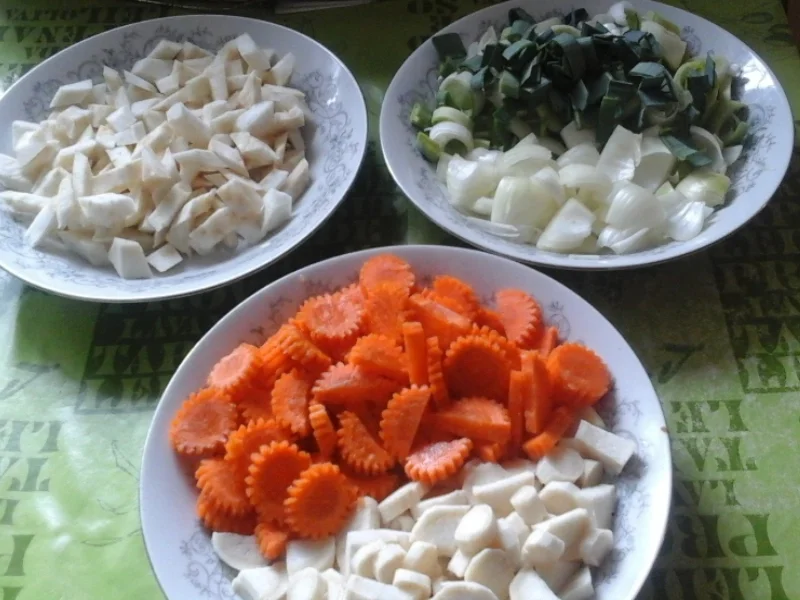 Gemüsesuppe mit Hähnchenbrustfilet und Eierstich - Rezept - Bild Nr. 2296