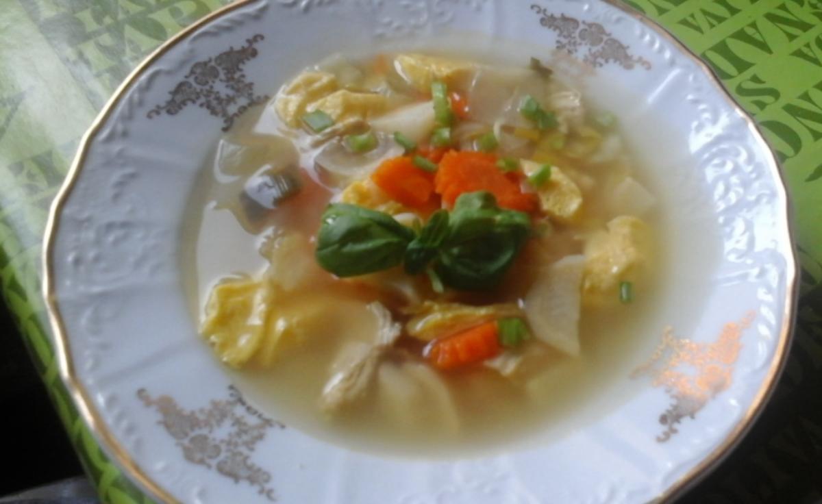 Bilder für Gemüsesuppe mit Hähnchenbrustfilet und Eierstich - Rezept