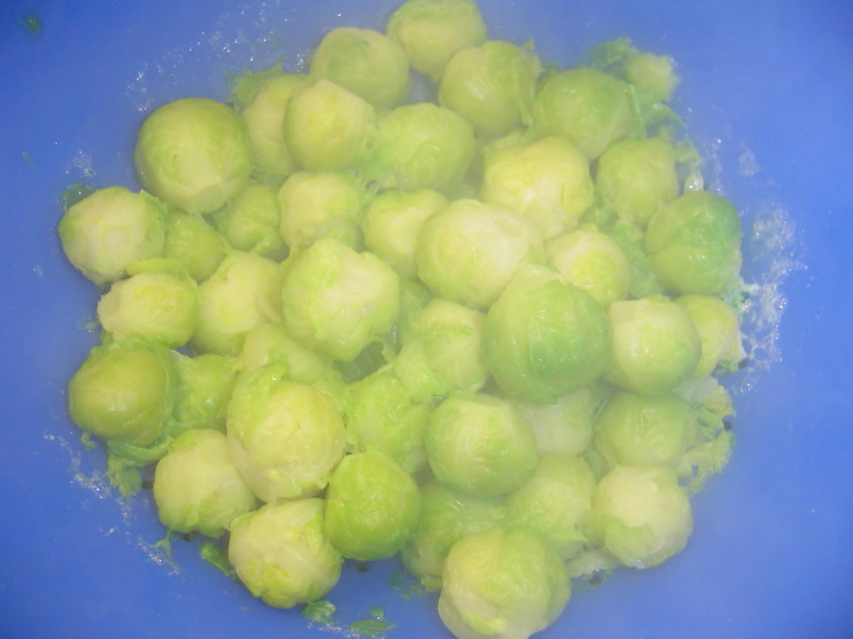 Frischer Rosenkohl mit Polnischer Bratwurst - einfach - von Dreamcoon Frischer Rosenkohl mit Polnischer Bratwurst - einfach - von Dreamcoon