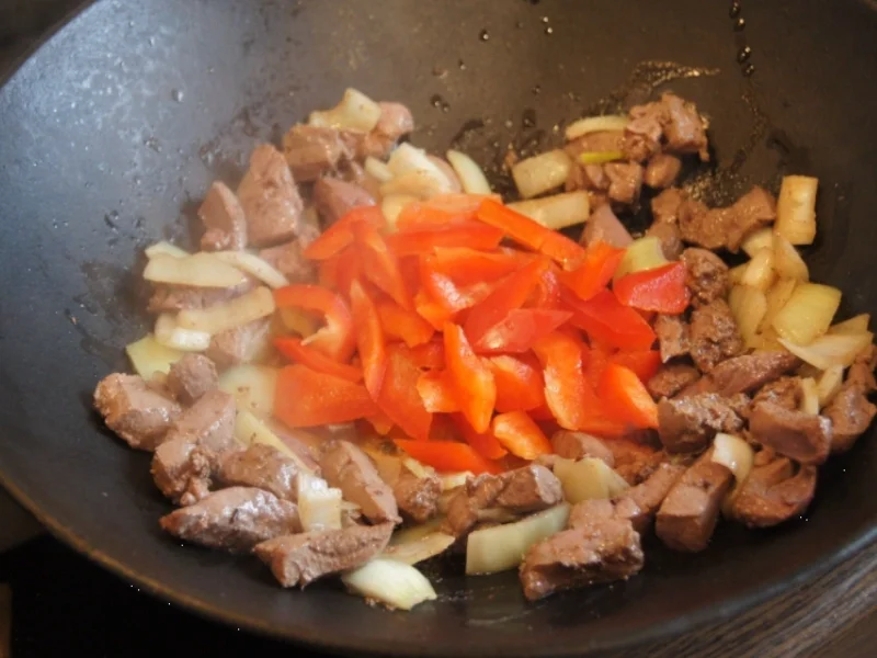 Kalbsleber im Wok mit Gemüse und Curryreis mit Erbsen - Rezept - Bild Nr. 2326