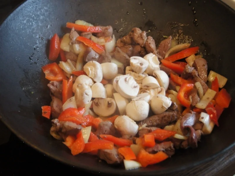 Kalbsleber im Wok mit Gemüse und Curryreis mit Erbsen - Rezept - Bild Nr. 2327