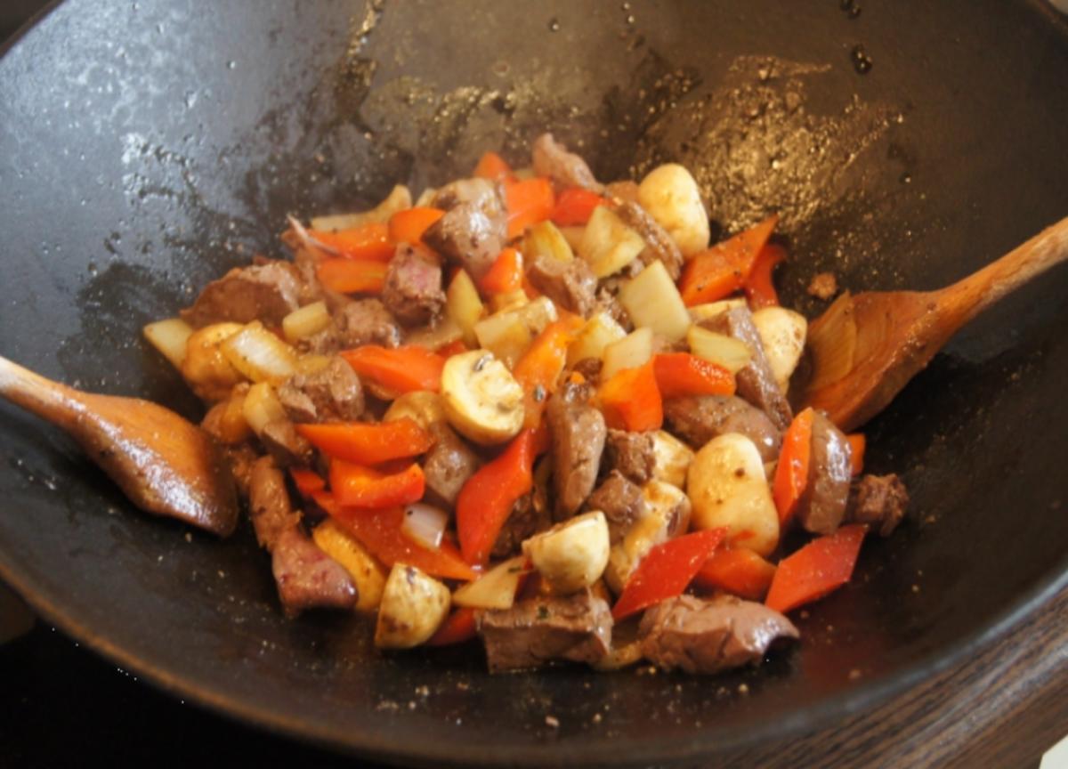 Kalbsleber im Wok mit Gemüse und Curryreis mit Erbsen - Rezept - Bild Nr. 2331