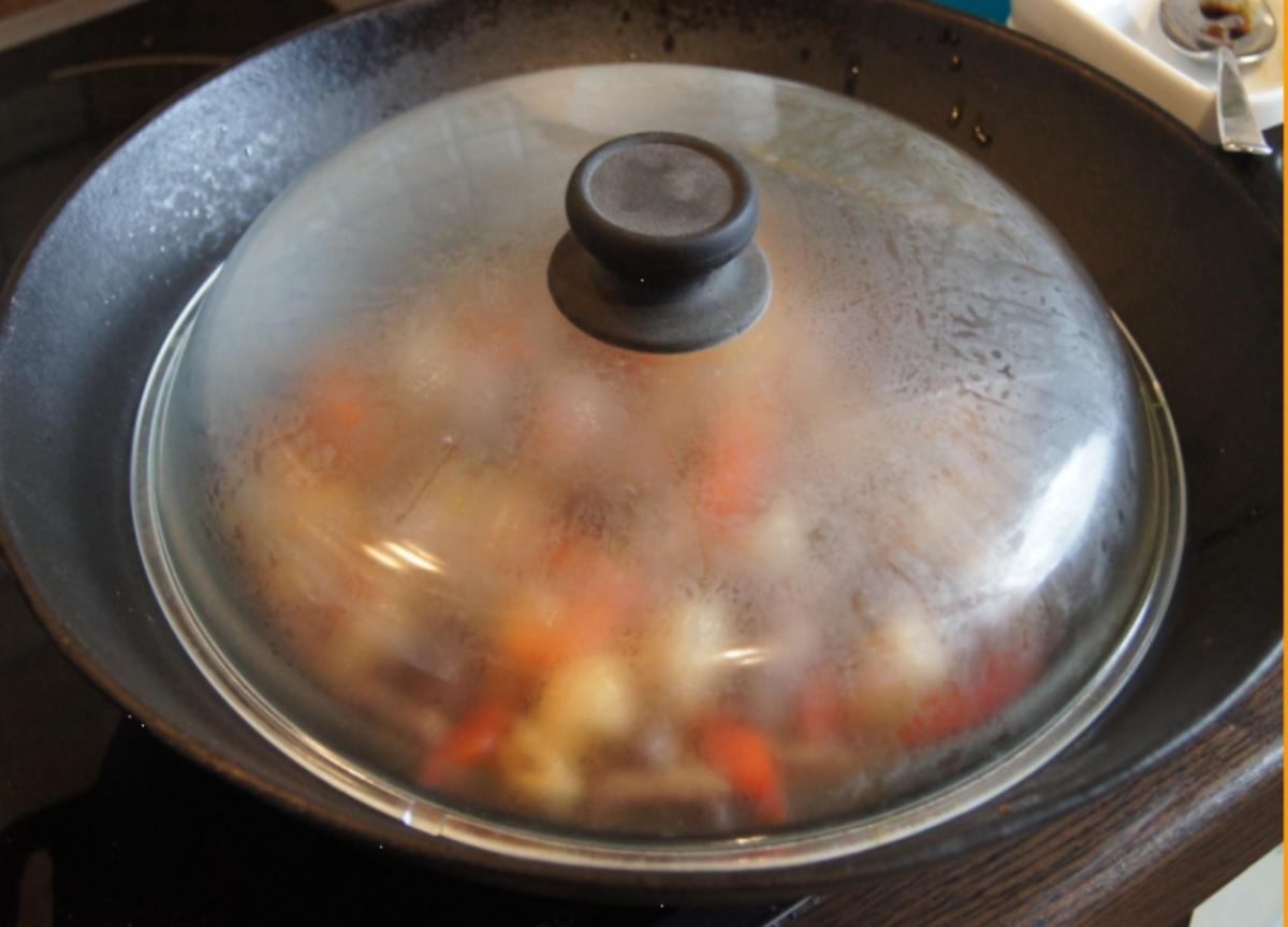 Kalbsleber im Wok mit Gemüse und Curryreis mit Erbsen - Rezept - Bild Nr. 2332
