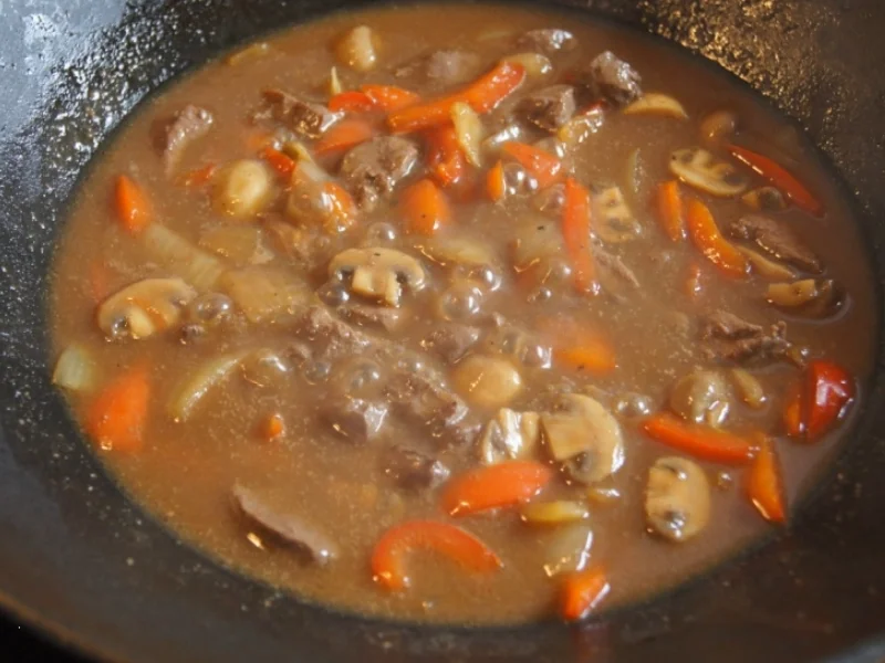 Kalbsleber im Wok mit Gemüse und Curryreis mit Erbsen - Rezept - Bild Nr. 2333