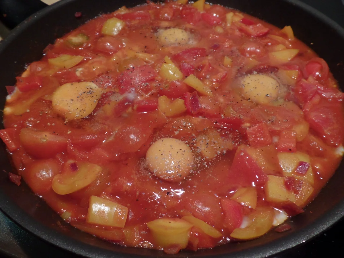 Rezept: Pochierte Eier in Tomatensoße Bild Nr. 2316 Pochierte Eier in Tomatensoße - Rezept - Bild Nr. 2316