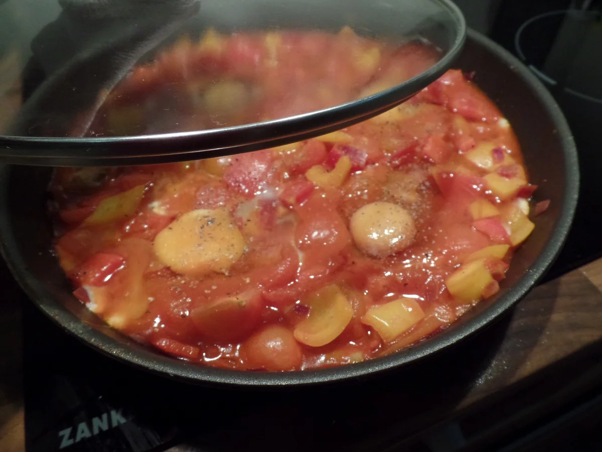 Rezept: Pochierte Eier in Tomatensoße Bild Nr. 2317 Pochierte Eier in Tomatensoße - Rezept - Bild Nr. 2317