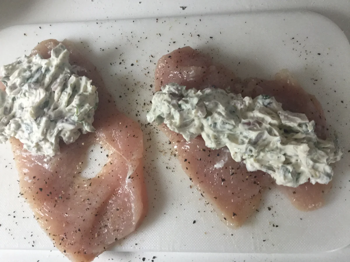 Rezept: Hähnchenbrust-Rouladen mit Kräuterkäsefüllung Bild Nr. 2311 Hähnchenbrust-Rouladen mit Kräuterkäsefüllung - Rezept - Bild Nr. 2311