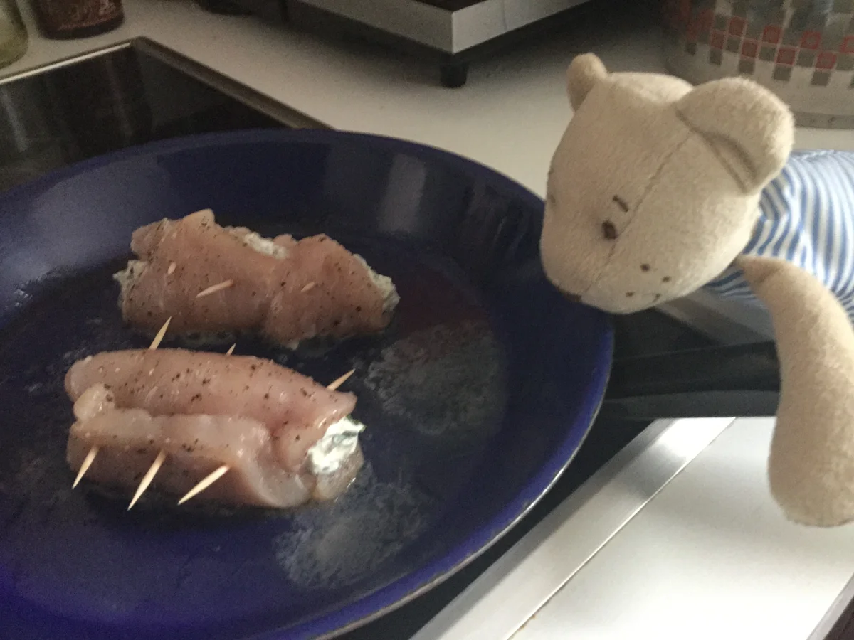 Rezept: Hähnchenbrust-Rouladen mit Kräuterkäsefüllung Bild Nr. 2312 Hähnchenbrust-Rouladen mit Kräuterkäsefüllung - Rezept - Bild Nr. 2312