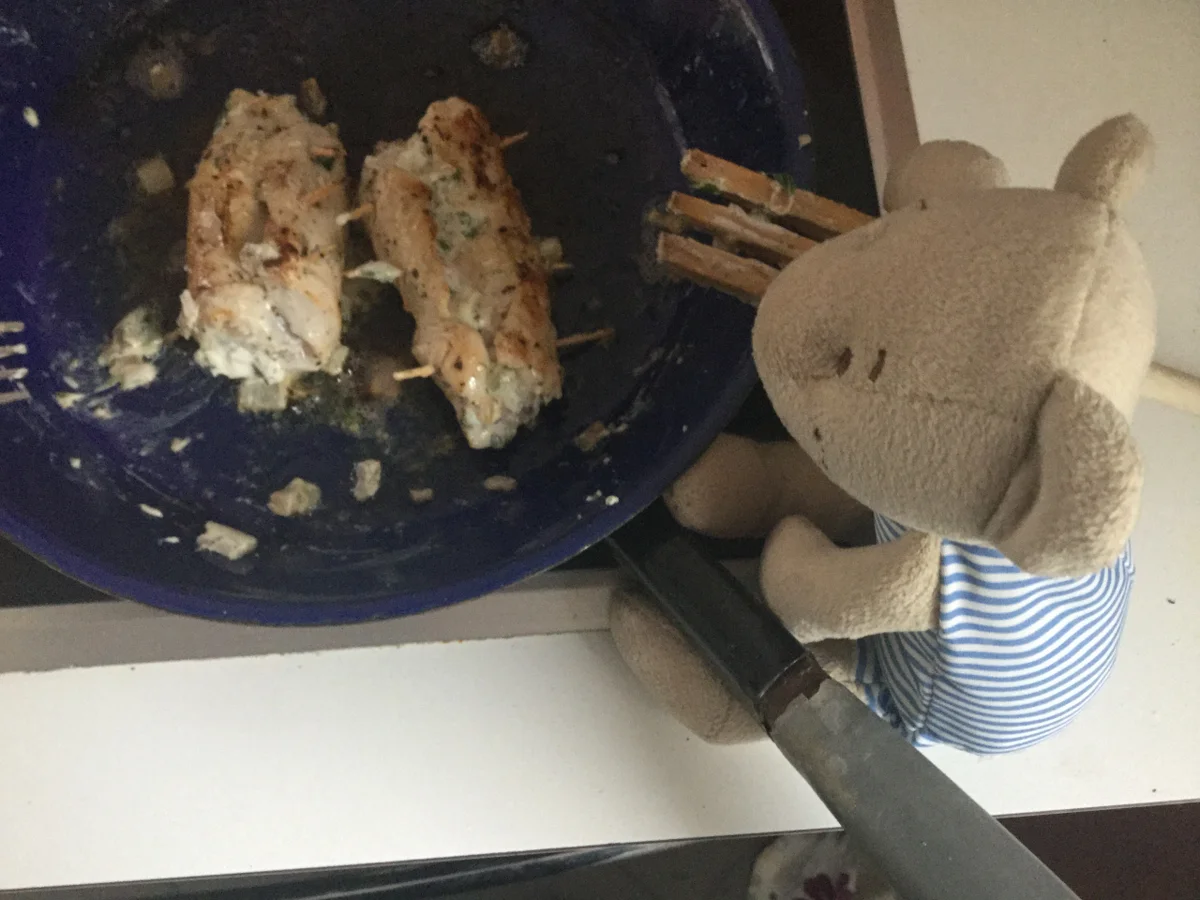 Rezept: Hähnchenbrust-Rouladen mit Kräuterkäsefüllung Bild Nr. 2313 Hähnchenbrust-Rouladen mit Kräuterkäsefüllung - Rezept - Bild Nr. 2313