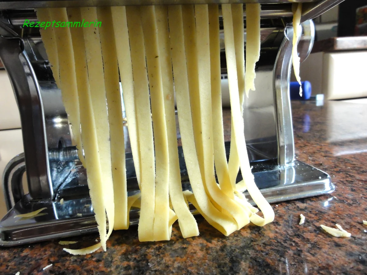Rezept: Pasta: TAGLIATELLE (eigene Herstellung) Bild Nr. 2318 Pasta: TAGLIATELLE (eigene Herstellung) - Rezept - Bild Nr. 2318