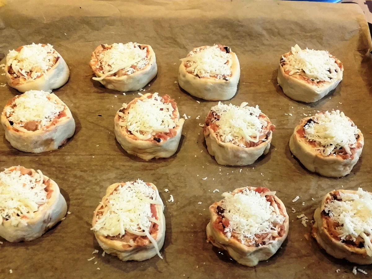 Rezept: Fingerfood - Pizzaschnecken nach meiner Art Bild Nr. 2338 Fingerfood - Pizzaschnecken nach meiner Art - Rezept - Bild Nr. 2338