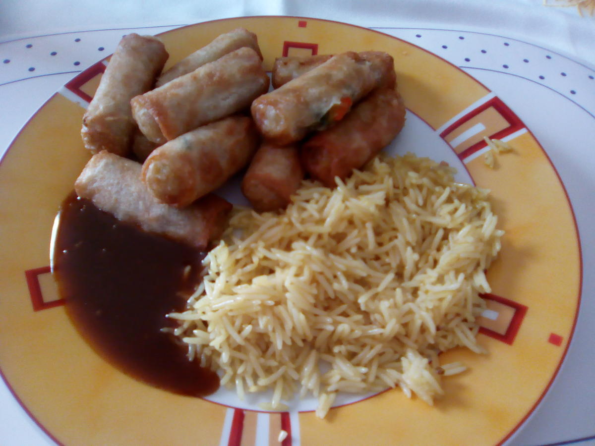 Gebratener Reis mit Frühlingsrollen und Ketchup (vegetarisch) - Rezept - Bild Nr. 2327