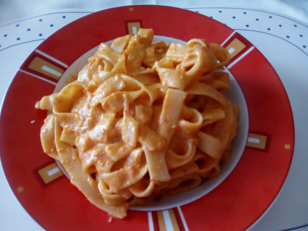 Bandnudeln mit Tomatensoße (vegetarisch) - Rezept - Bild Nr. 2