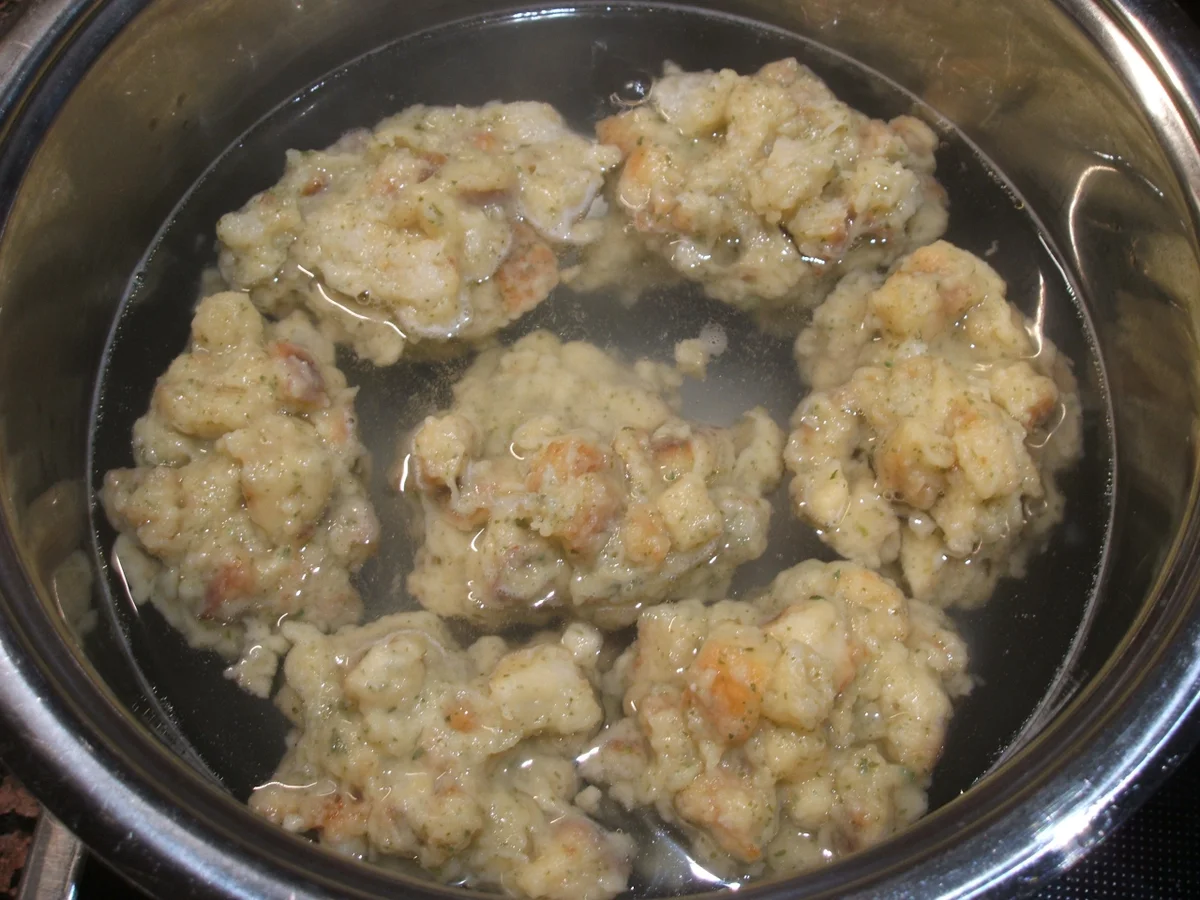 Rezept: Knödel: Fränkische Mehlklöß´ Bild Nr. 2348 Knödel: Fränkische Mehlklöß´ - Rezept - Bild Nr. 2348