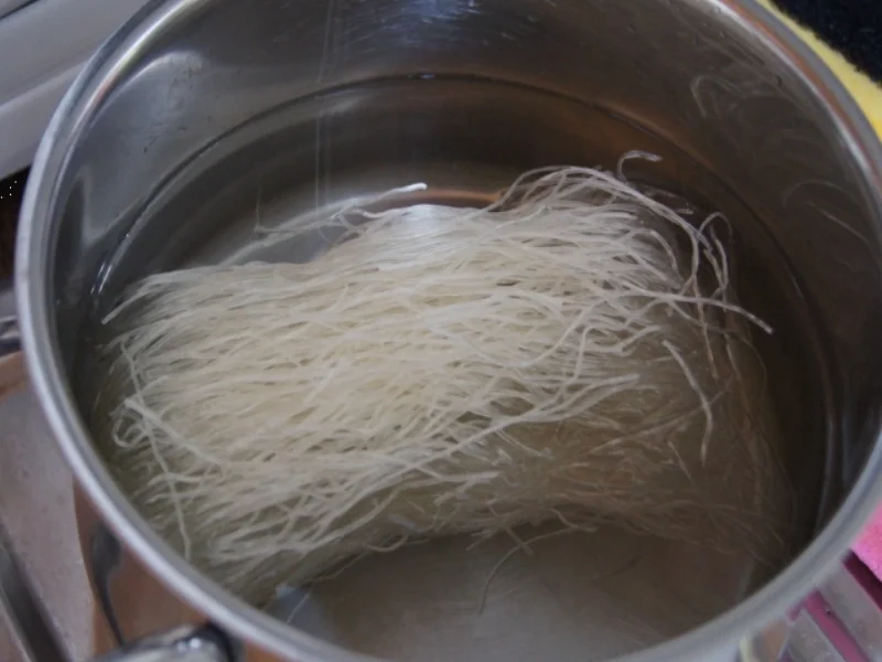 Rezept: Glasnudelsuppe mit Garnelen und Gemüse Bild Nr. 2333 Glasnudelsuppe mit Garnelen und Gemüse - Rezept - Bild Nr. 2333