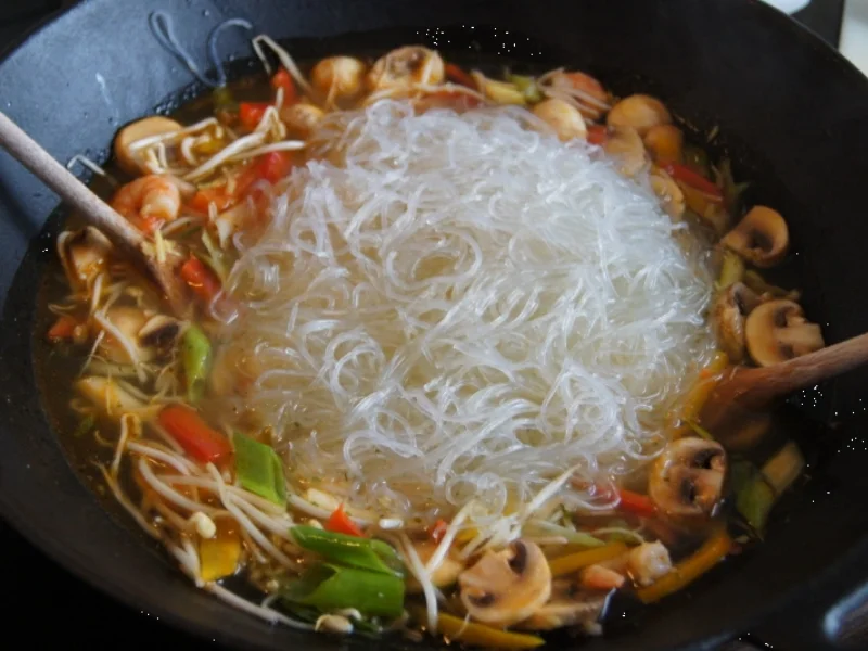 Rezept: Glasnudelsuppe mit Garnelen und Gemüse Bild Nr. 2342 Glasnudelsuppe mit Garnelen und Gemüse - Rezept - Bild Nr. 2342