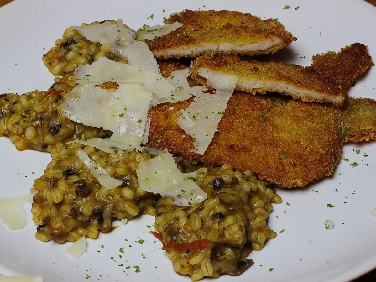 Rezept: Graupen-Champignon-Tomatenrisotto mit zarten Knusperschnitzel Bild Nr. 2336 Graupen-Champignon-Tomatenrisotto mit zarten Knusperschnitzel - Rezept - Bild Nr. 2336