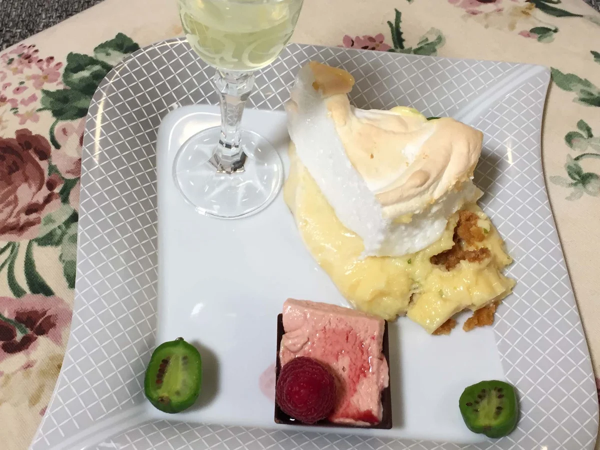 Key-West-Lime-Pie und Himbeerparfait im Schokoschiffchen - Rezept - Bild Nr. 2