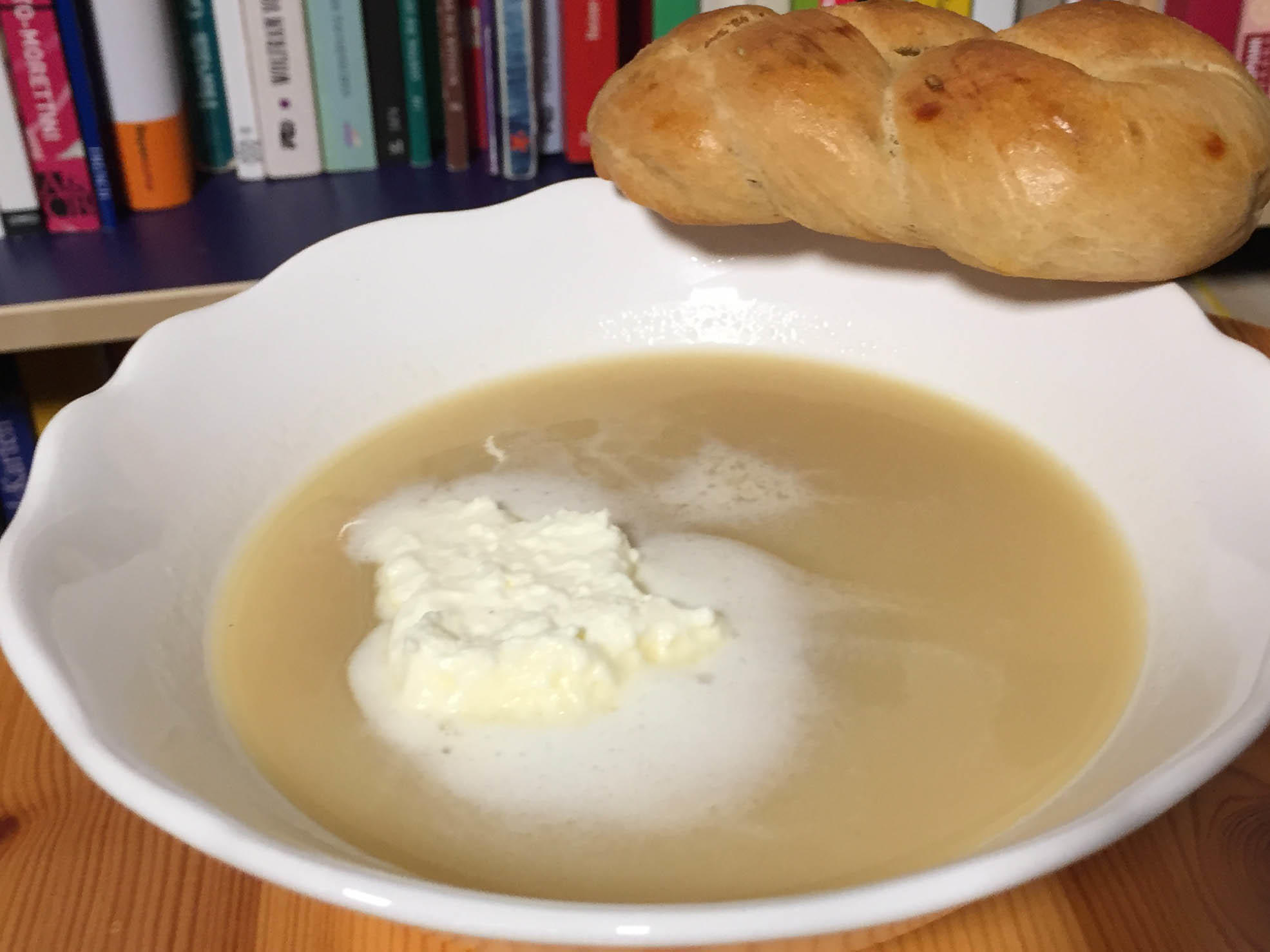 Weinschaumsuppe mit Rosmarin-Gebäck - Rezept Von Einsendungen Das
perfekte Dinner