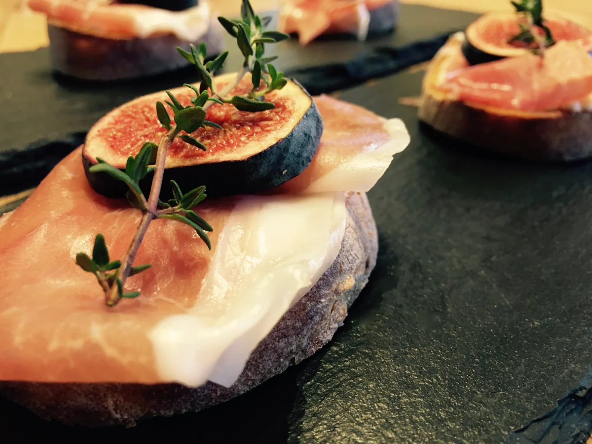 Rezept: Geröstetes Brot Tessiner Art (Bruschetta Ticinese ) Bild Nr. 2342 Geröstetes Brot Tessiner Art (Bruschetta Ticinese ) - Rezept - Bild Nr. 2342