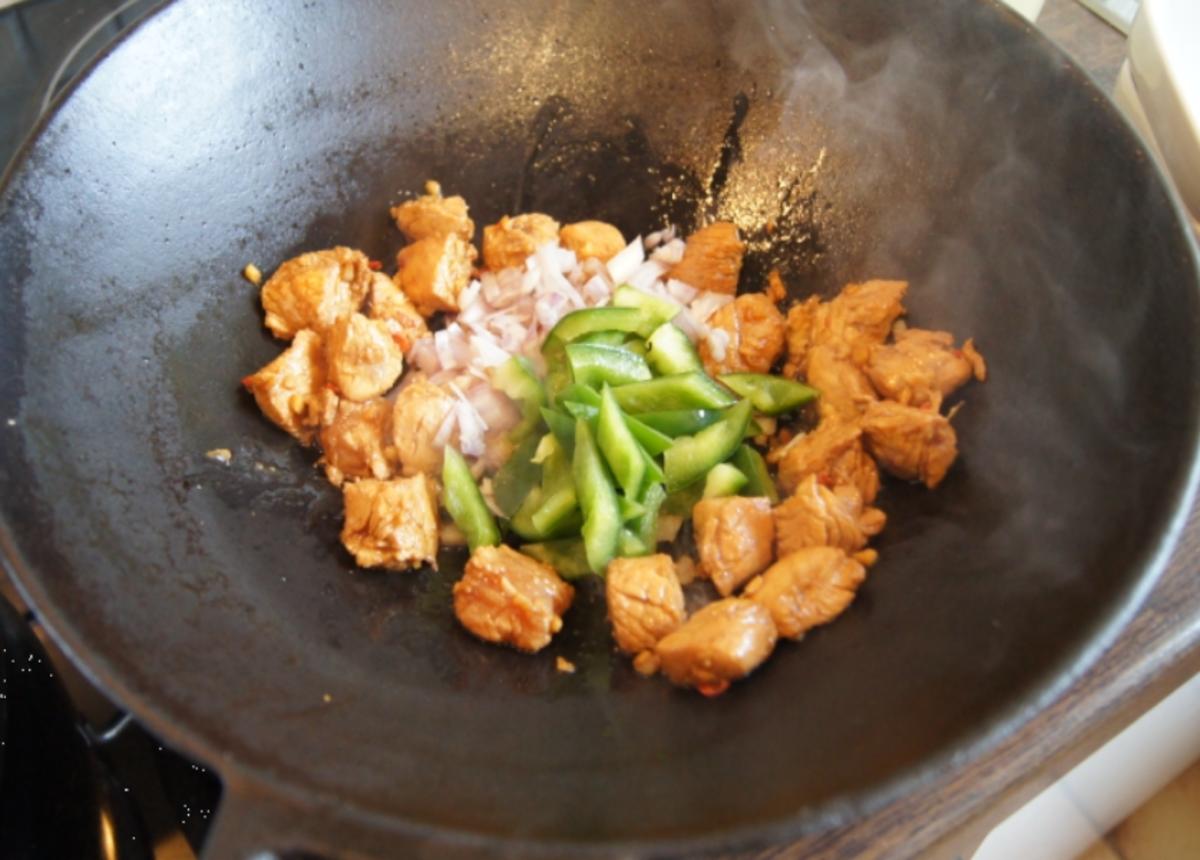 Putengulasch im Wok mit Curry-Blumenkohl-Reis - Rezept - Bild Nr. 2354