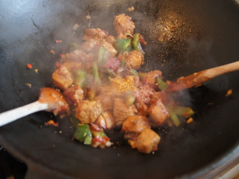 Putengulasch im Wok mit Curry-Blumenkohl-Reis - Rezept - Bild Nr. 2357