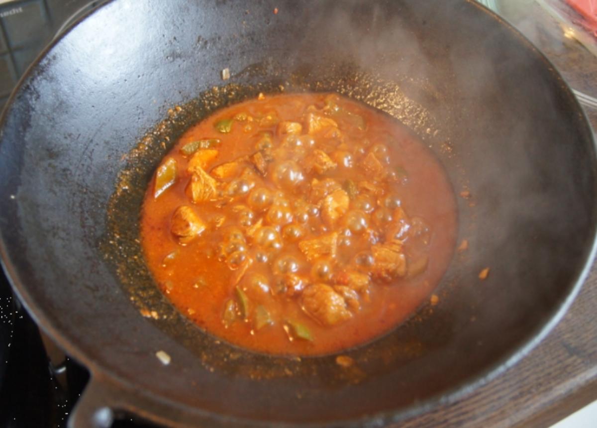 Putengulasch im Wok mit Curry-Blumenkohl-Reis - Rezept - Bild Nr. 2360