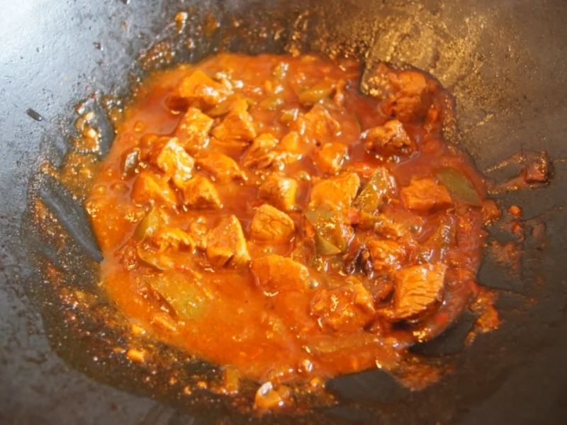 Putengulasch im Wok mit Curry-Blumenkohl-Reis - Rezept - Bild Nr. 2362