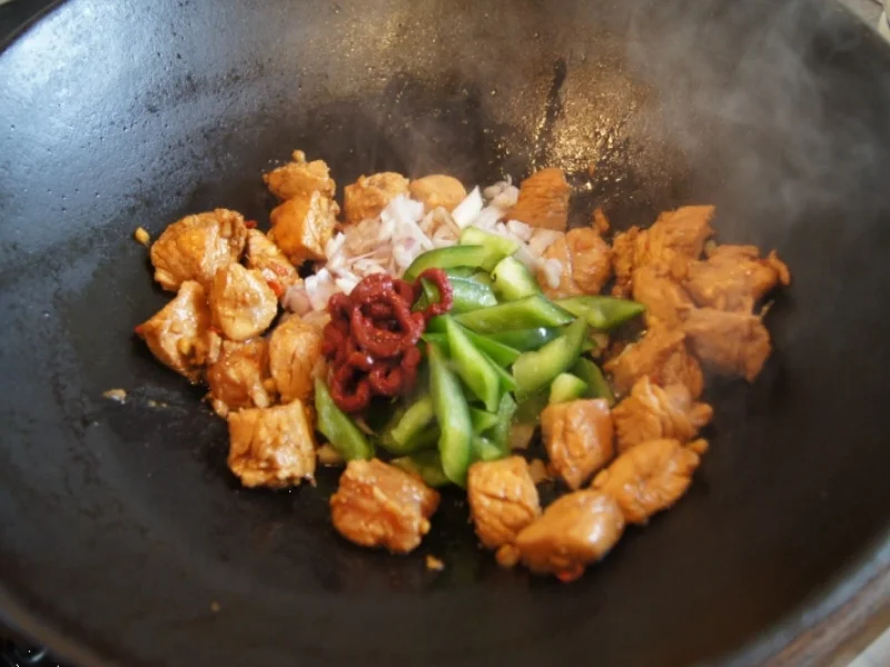 Putengulasch im Wok mit Curry-Blumenkohl-Reis - Rezept - Bild Nr. 2368