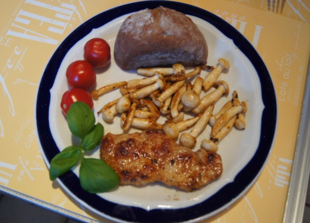 Minutensteak mit asiatischen Buchenpilzen und Rispentomaten - Rezept
Durch MausVoh