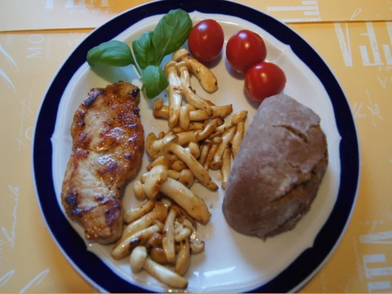 Rezept: Minutensteak mit asiatischen Buchenpilzen und Rispentomaten Bild Nr. 6 Minutensteak mit asiatischen Buchenpilzen und Rispentomaten - Rezept - Bild Nr. 6