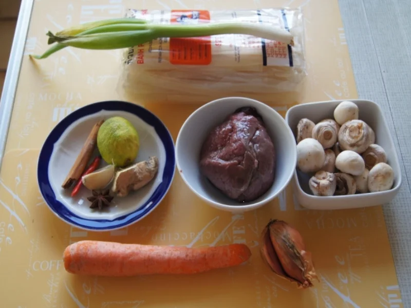 Rezept: Rindfleischsuppe im Wok mit Gemüse und Reisnudeln Bild Nr. 2353 Rindfleischsuppe im Wok mit Gemüse und Reisnudeln - Rezept - Bild Nr. 2353