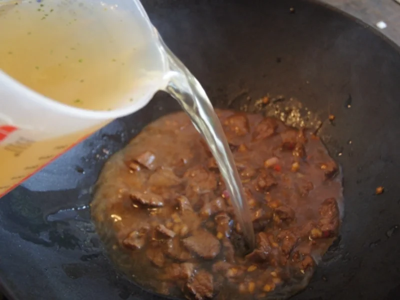 Rezept: Rindfleischsuppe im Wok mit Gemüse und Reisnudeln Bild Nr. 2362 Rindfleischsuppe im Wok mit Gemüse und Reisnudeln - Rezept - Bild Nr. 2362