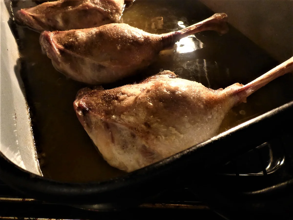 Rezept: Gänsekeulen mit Apfelrotkohl und Kartoffelknödeln a la Britta Bild Nr. 2367 Gänsekeulen mit Apfelrotkohl und Kartoffelknödeln a la Britta - Rezept - Bild Nr. 2367