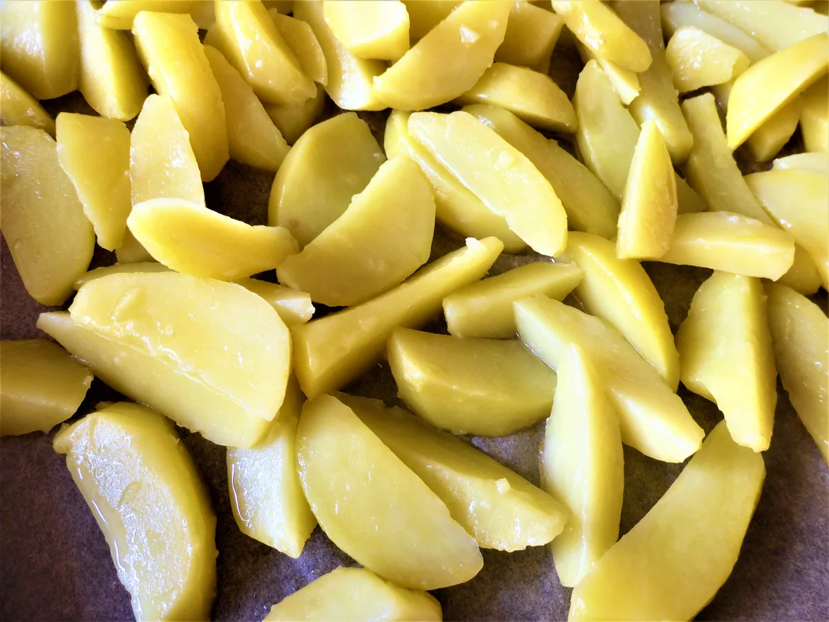 Rezept: Paniertes Schweineschnitzel mit, im Ofen, frittierten Kartoffelschiffchen a la Britta Bild Nr. 2373 Paniertes Schweineschnitzel mit, im Ofen, frittierten Kartoffelschiffchen a la Britta - Rezept - Bild Nr. 2373