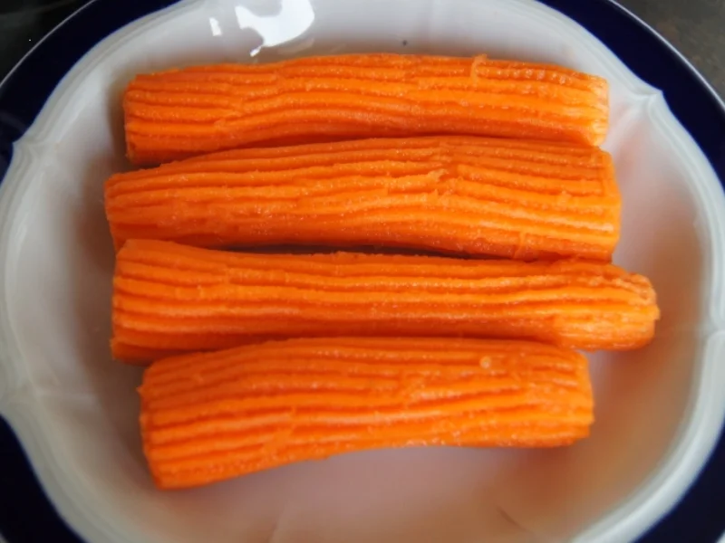 Rezept: Pazifisches Schollen-Filet mit Rosinen-Möhrenblüten Bild Nr. 2381 Pazifisches Schollen-Filet mit Rosinen-Möhrenblüten - Rezept - Bild Nr. 2381