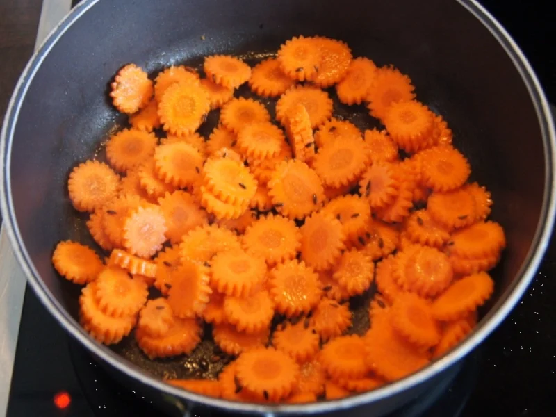 Rezept: Pazifisches Schollen-Filet mit Rosinen-Möhrenblüten Bild Nr. 2383 Pazifisches Schollen-Filet mit Rosinen-Möhrenblüten - Rezept - Bild Nr. 2383