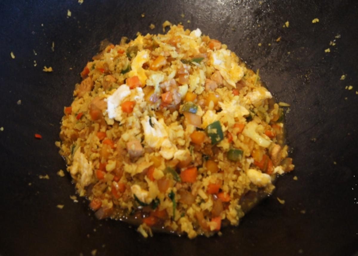 Nasi Goreng mit Curry-Blumenkohl-Reis - Rezept - Bild Nr. 2393