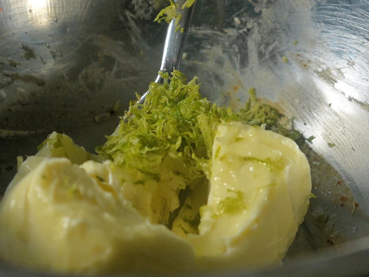 Rezept: Pikante Hähnchenkeule mit scharfen Fächerkartoffeln Bild Nr. 4 Pikante Hähnchenkeule mit scharfen Fächerkartoffeln - Rezept - Bild Nr. 4