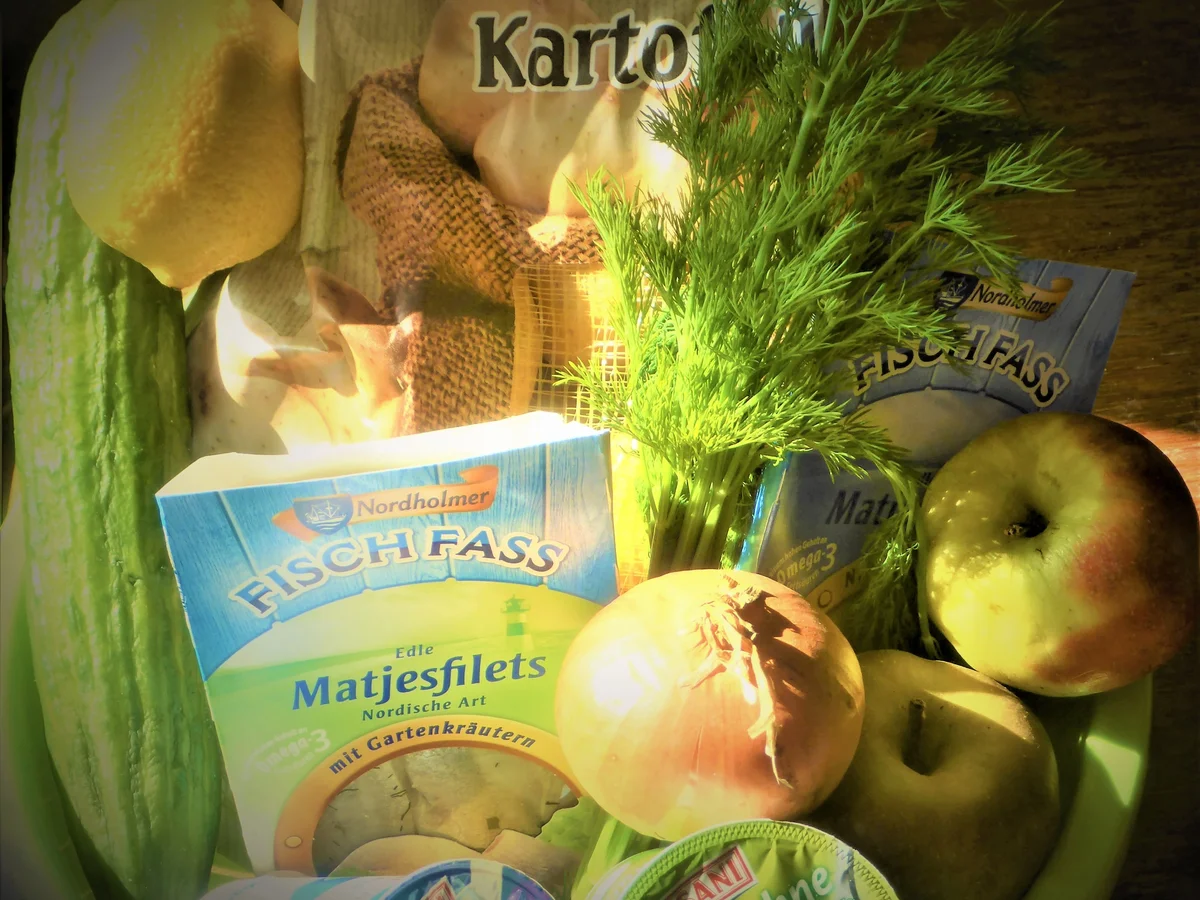 Matjes, in süß- saurer Sahne eingelegt,nach Hausfrauen Art a la Britta - Rezept - Bild Nr. 2383