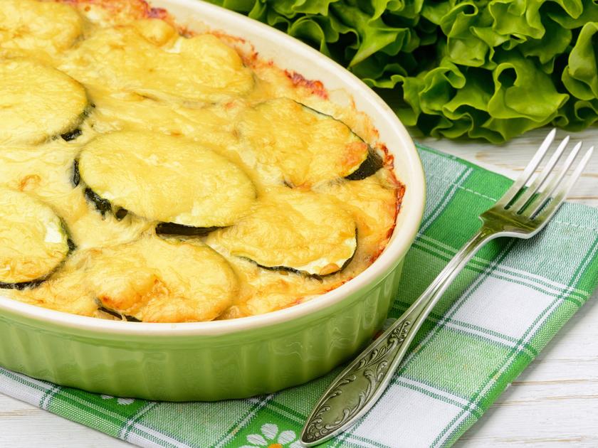 Zucchini-Hackfleisch-Auflauf für Eilige - Rezept mit Video - kochbar.de